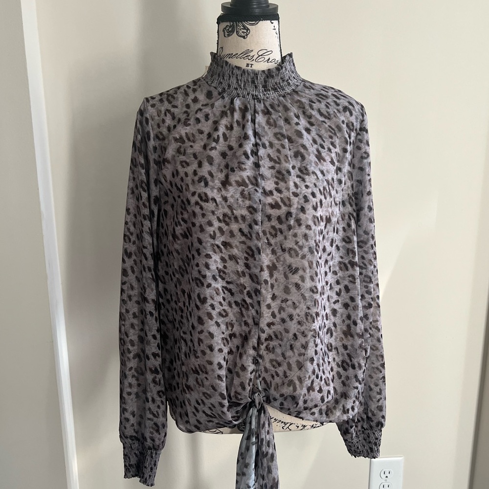 Super cute gray leopard print top. Brand new size M